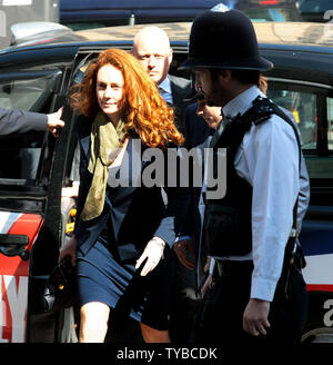 Ehemalige News International Chief Executive Rebekah Brooks kommt an Westminster Richter-gericht der DDR wegen Rechtsbeugung in Verbindung mit der polizeilichen Ermittlungen in Phone hacking bei News International am 13. Juni 2012 berechnet. Brooks's Ehemann Charlie und vier weitere Mitarbeiter sind auch auf Versuch. UPI/Hugo Philpott Stockfoto