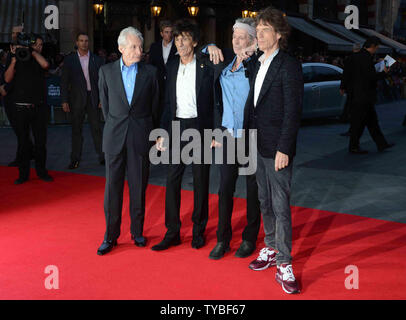 Charlie Watts, Ronnie Wood, Keith Richards und Mick Jagger von der englischen Band The Rolling Stones besuchen die Premiere von "Crossfire Hurricane' während des 56. BFI London Film Festival, das Odeon Leicester Square in London am 18. Oktober 2012. UPI/Paul Treadway.. Stockfoto