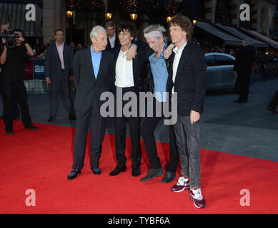 Charlie Watts, Ronnie Wood, Keith Richards und Mick Jagger von der englischen Band The Rolling Stones besuchen die Premiere von "Crossfire Hurricane' während des 56. BFI London Film Festival, das Odeon Leicester Square in London am 18. Oktober 2012. UPI/Paul Treadway.. Stockfoto