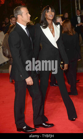 Englisch Modell Naomi Campbell besucht die Königliche Weltpremiere des kyfall" in der Royal Albert Hall in London am 23. Oktober 2012. UPI/Paul Treadway.. Stockfoto