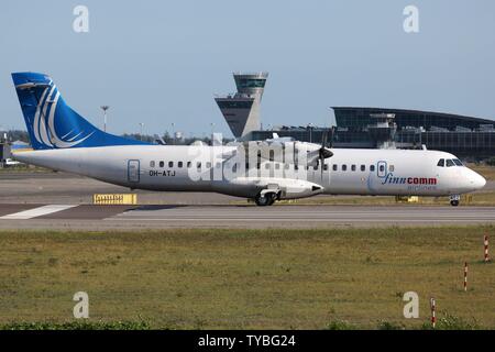 Helsinki, Finnland - 21. August 2013: Finncomm Airlines ATR 72-500 am Flughafen Helsinki (HEL) in Finnland. | Verwendung weltweit Stockfoto