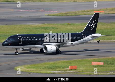Tokyo, Japan - 22. Mai 2014: starflyer Flugzeug Airbus A320 in Tokio Haneda (HND) in Japan. | Verwendung weltweit Stockfoto