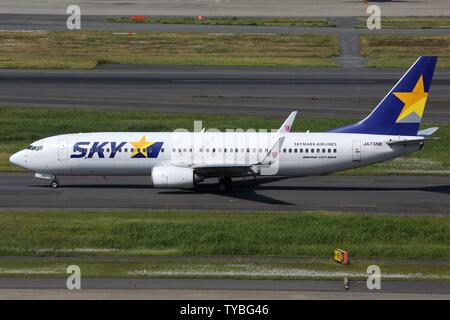 Tokyo, Japan - 22. Mai 2014: Skymark Airlines Boeing 737-800 Tokyo Haneda (HND) in Japan. | Verwendung weltweit Stockfoto