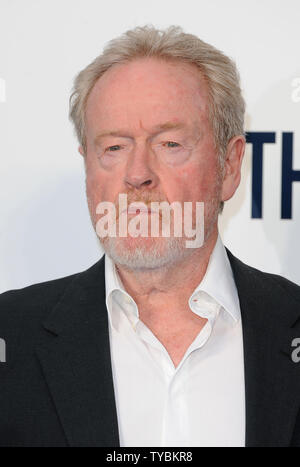 Englisch Regisseur und Produzent Sir Ridley Scott eine spezielle Siebung der 'Ratgeber' im Odeon West End in London am 3. Oktober 2013 besucht. UPI/Paul Treadway Stockfoto