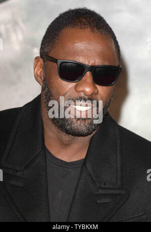 Englisch Schauspieler Idris Elba besucht die Weltpremiere von 'Thor: Die dunkle Welt' im Odeon am Leicester Square in London am 22. Oktober 2013. UPI/Paul Treadway Stockfoto