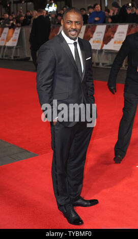 Englisch Schauspieler Idris Elba besucht die Royal film Performance von 'Mandela: Langer Weg in die Freiheit" im Odeon Leicester Square in London am 5. Dezember 2013. UPI/Paul Treadway Stockfoto