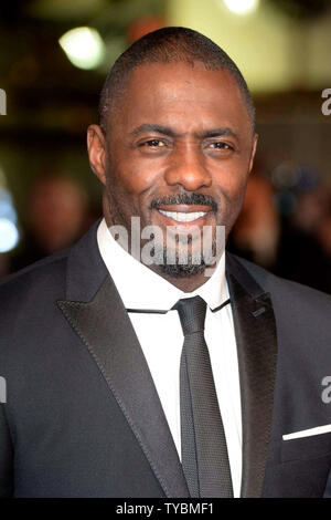 Englisch Schauspieler Idris Elba besucht die Royal film Performance von 'Mandela: Langer Weg in die Freiheit" im Odeon Leicester Square in London am 5. Dezember 2013. UPI/Paul Treadway Stockfoto