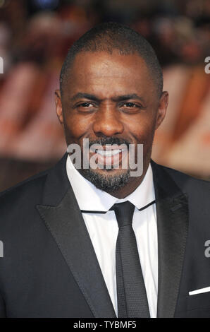 Englisch Schauspieler Idris Elba besucht die Royal film Performance von 'Mandela: Langer Weg in die Freiheit" im Odeon Leicester Square in London am 5. Dezember 2013. UPI/Paul Treadway Stockfoto