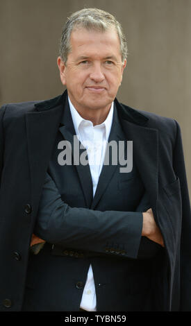 Peruanische Fotograf Mario Testino besucht Burberry Prorsum ist Herbst/Winter 2014 Modenschau in London am 17. Februar 2014. UPI/Rune Hellestad Stockfoto