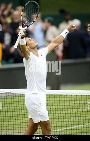 Spaniens Rafa Nadal feiert in seinem Match gegen Mikhail Kukushkin am Tag sechs der Wimbledon Championships 2014 in London am 28. Juni 2014. Nadal das Match gewonnen 6-7, 6-1, 6-1, 6-1. UPI/Hugo Philpott Stockfoto