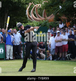 Nordirlands Darren Clarke Laufwerke auf dem 5-T-Stück am zweiten Tag der 2014 Open-Meisterschaften in Hoylake am 18. Juli 2014. UPI/Hugo Philpott Stockfoto