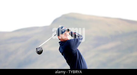 Die USA Jimmy Walker T-Stücke weg am Nachmittag Viererspiele Match gegen Europas Victor Dubuisson und Graeme McDowell am zweiten Tag der Ryder Schale 2014 in Gleneagles, Schottland am 27. September 2014. UPI/Hugo Philpott Stockfoto