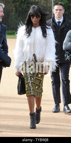 Englisch Modell Naomi Campbell besucht die Burberry Prorsum A/W 15 Modenschau in London am 23. Februar 2015. Foto von Paul Treadway/UPI Stockfoto