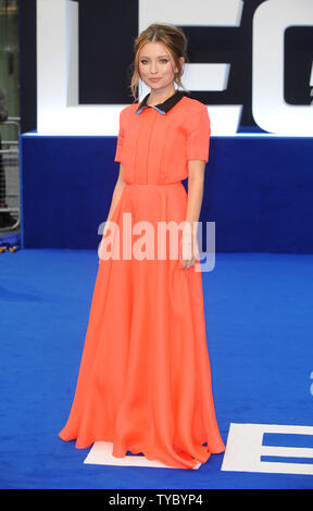 Australische Schauspielerin Emily Browning besucht die Weltpremiere von 'Legende' im Odeon Leicester Square in London am 3. September 2015. Foto von Paul Treadway/UPI Stockfoto