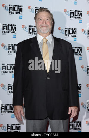 Amerikanische Schauspieler John Goodman besucht die "Trumbo' Fotoshooting während des BFI London Film Festival im Corinthia Hotel in London am 8. Oktober 2015. Foto von Paul Treadway/UPI Stockfoto