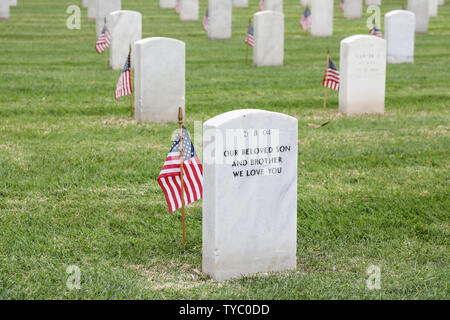 Scout Memorial Day Flag Placement Zeremonie zu Ehren der Veteranen am Los Angeles National Friedhof am 25. Mai 2019. Tausende von Pfadfindern und Pfadfinderinnen beteiligt und legte 88.000 amerikanische Flaggen auf die Gräber der Veteranen im Tribut für Memorial Day. Mit: Atmosphäre, In: Los Angeles, Kalifornien, Vereinigte Staaten, wenn: 25. Mai 2019 Credit: Sheri Determan/WENN.com Stockfoto