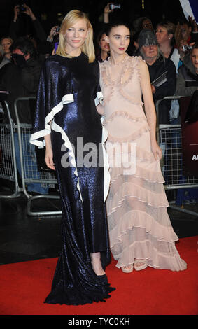 Australische Schauspielerin Cate Blanchett und Amerikanische Schauspielerin Rooney Mara an einem Screening für 'Carol' während des 59. BFI London Film Festival im Odeon am Leicester Square in London am 14. Oktober 2015. Foto von Paul Treadway/UPI Stockfoto