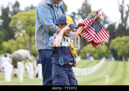 Scout Memorial Day Flag Placement Zeremonie zu Ehren der Veteranen am Los Angeles National Friedhof am 25. Mai 2019. Tausende von Pfadfindern und Pfadfinderinnen beteiligt und legte 88.000 amerikanische Flaggen auf die Gräber der Veteranen im Tribut für Memorial Day. Mit: Atmosphäre, In: Los Angeles, Kalifornien, Vereinigte Staaten, wenn: 25. Mai 2019 Credit: Sheri Determan/WENN.com Stockfoto