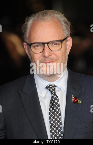 Der amerikanische Regisseur Francis Lawrence besucht die UK-Premiere von "Der Hunger Games: Mocking Jay Teil 2' im Odeon Leicester Square in London am 5. November 2015. Foto von Paul Treadway/UPI Stockfoto