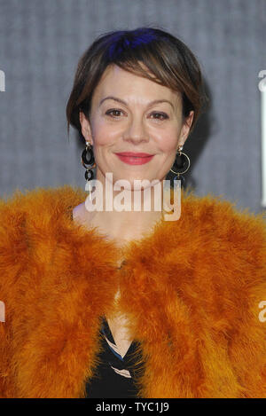 Englische Schauspielerin Helen McCrory besucht die Europäische Premiere von "Star Wars - Die Kraft, weckt "Empire Leicester Square in London am 16. Dezember 2015. Foto von Paul Treadway/UPI Stockfoto