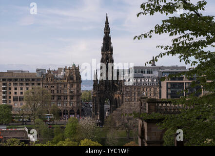 Das Scott Monument, in der Nähe von jenners Kaufhaus, ist ein Wahrzeichen an der Princes Street, Edinburgh, Schottland, Großbritannien Stockfoto