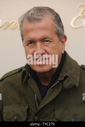 Peruanische Fotograf Mario Testino besucht die "Burberry Prorsum Womenswear H/W 2016 Fashion Show' auf West Albert Rasen im Park Kensington Gardens in London am 22. Februar 2016. Foto von Paul Treadway/UPI Stockfoto