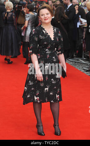 Englische Schauspielerin Monica Dolan besucht die UK Premiere von Auge am Himmel in der curzon Mayfair in London am 11. April 2016. Foto von Paul Treadway/UPI Stockfoto