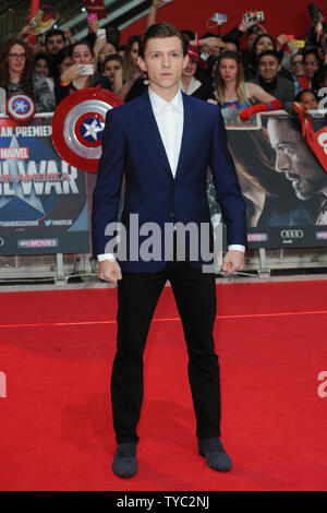 Englisch Schauspieler Tom Holland besucht die UK Premiere von Captain America: Bürgerkrieg am Westfield in London am 26. April 2016. Foto von Paul Treadway/UPI Stockfoto