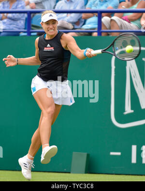 Angelique Kerber (Ger) spielen an der Natur Tal International Tennis in Devonshire Park. Am 25. Juni. Eastbourne, England, Stockfoto