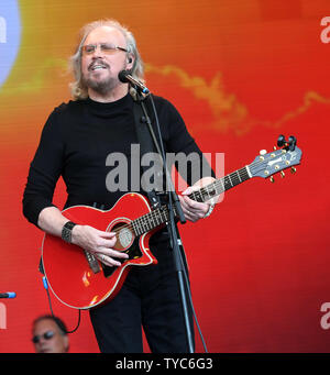 Amerikanische Sänger Barry Gibb führt auf dem Glastonbury Festival am 25. Juni in Somerset, England 2017. Foto von Rune Hellestad/UPI Stockfoto