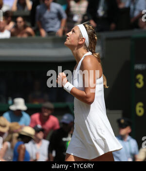 Belarus Victoria Azarenka feiert Sieg in ihrem Match gegen Großbritanniens Heather Watson an Tag 5 der 2017 Wimbledon Championships, London am Juli 07, 2017. Foto von Hugo Philpott/UPI. Stockfoto