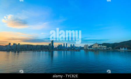 Nacht Starbay in Dalian. Stockfoto