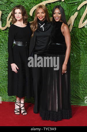 Amerikanische Modell Stephanie Seymour, britische Modell Naomi Campbell und ihre Mutter Valerie Morris besuchen die Fashion Awards in der Royal Albert Hall in London am 4. Dezember 2017. Foto von Rune Hellestad/UPI Stockfoto