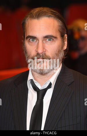 Amerikanischer Schauspieler Joaquin Phoenix nimmt an der 68. Berlinale International Film Festival Premiere von Keine Sorge, er wird nicht weit zu Fuß auf der Berlinale Palast in Berlin am 20. Februar 2018 erhalten. Foto von Paul Treadway/UPI Stockfoto