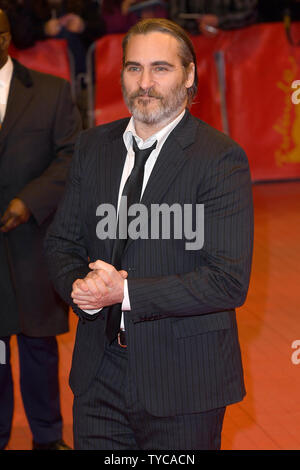 Amerikanischer Schauspieler Joaquin Phoenix nimmt an der 68. Berlinale International Film Festival Premiere von Keine Sorge, er wird nicht weit zu Fuß auf der Berlinale Palast in Berlin am 20. Februar 2018 erhalten. Foto von Paul Treadway/UPI Stockfoto