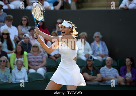 Russin Maria Sharapova spielt eine Rückhand in ihr Match gegen russische Vitalia Diatchenko am zweiten Tag der 2018 Wimbledon Championships in London am 3. Juli 2018. Foto von Hugo Philpott/UPI Stockfoto