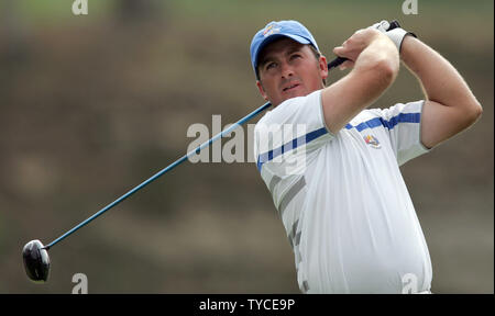 Das Team Europa Graeme McDowell, aus Nordirland, T-Stücke weg auf dem 15 Loch während des 4-Ball Spiel gegen Team USA in der ersten Runde der Ryder Schale an der Valhalla Golf Club in Louisville, Kentucky am 19. September 2008. (UPI Foto/Markierung Cowan) Stockfoto