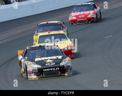 Ryan Newman (39) verlässt den Turn 1 auf dem Weg zum Gewinnen der NASCAR Sprint Cup Lenox industriellen Werkzeugen 301 an New Hampshire Motor Speedway in Loudon, New Hampshire am 17. Juli 2011. UPI/Malcolm Hoffnung Stockfoto