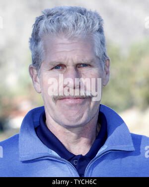 Schauspieler Ron Perlman kommt an der Bob Hope Classic am PGA Westen im La Quinta, Kalifornien am 23. Januar 2010. Das Turnier Mannschaften Profi- und Amateurgolfer mit Prominenten und hat das Geld für eine Vielzahl von Nächstenliebe seit 1960. (UPI/David Silpa) Stockfoto