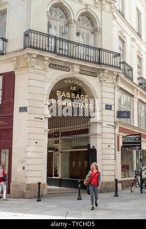 Passage Pommeraye ist eine Einkaufspassage in Nantes. Es wurde 1843 eröffnet. //Passage Pommeraye - 1843 eröffnet - ist Einkaufspassage in Nantes. Stockfoto