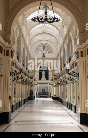 Passage Pommeraye ist eine Einkaufspassage in Nantes. Es wurde 1843 eröffnet. //Passage Pommeraye - 1843 eröffnet - ist Einkaufspassage in Nantes. Stockfoto