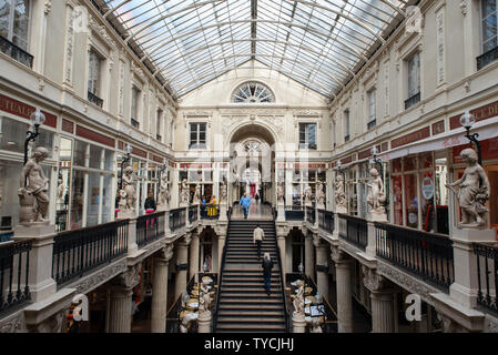 Passage Pommeraye ist eine Einkaufspassage in Nantes. Es wurde 1843 eröffnet. //Passage Pommeraye - 1843 eröffnet - ist Einkaufspassage in Nantes. Stockfoto