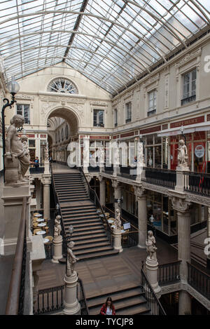 Passage Pommeraye ist eine Einkaufspassage in Nantes. Es wurde 1843 eröffnet. //Passage Pommeraye - 1843 eröffnet - ist Einkaufspassage in Nantes. Stockfoto