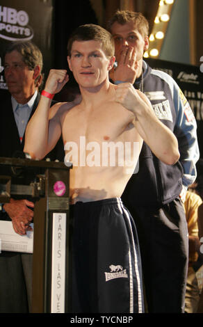 Undefeated drei Weltmeister Ricky Hatton von Manchester England wiegt 139 Pfund, am 19. Januar 2007, für seine Welt Titel Herausforderung mit Ungeschlagenen Meister Juan Urango von Kolumbien in Paris Casino in Las Vegas Januar 20. (UPI Foto/Roger Williams). Stockfoto