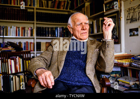 Portrait von Malcolm Muggeridge an seinem Haus, Autor, Journalist, Satiriker, Sender, Vegetarisch, Herausgeber von Punch magazine. Ein Spion für die Britische dur Stockfoto