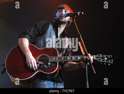 Dave Haywood von Lady Antebellum führt live während der zweiten jährlichen Akademie der Country Musik des Gemeinnützigen Fonds neue Künstler 'Partei für eine Ursache im MGM Grand in Las Vegas am 17. Mai 2008. (UPI Foto/Roger L. Wollenberg) Stockfoto