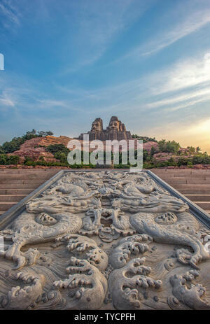Statue des Zweiten Kaiser Yan Huang, Yellow River Tour, Zhengzhou. Stockfoto