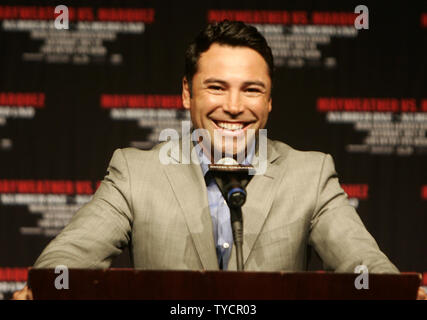 Golden Boy Promotions Präsident Oscar De La Hoya kündigt die Rückkehr zum Verpacken von sechs Champion Floyd Mayweather jr. von Las Vegas am 2. Mai 2009 in Las Vegas. Mayweather wird gegen die Zahl in einem Kampf am 18. Juli stattfinden wird, 2009 im MGM Grand in Las Vegas eine fünf-mal Weltmeister Juan Manuel 'Dinamita' Marquez von Mexiko. (UPI Foto/Roger Williams). Stockfoto