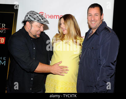 (L - R) Regisseur Frank Coraci und Schauspieler Drew Barrymore und Adam Sandler an Warner Bros. Pictures'?, das große Bild?, eine exklusive Präsentation im Sommer 2014 und darüber hinaus im Caesars Palace während CinemaCon, die offizielle Konvention der Nationalen Vereinigung der Theater Inhaber, in Las Vegas, Nevada am 26. März 2014. UPI/David Becker Stockfoto