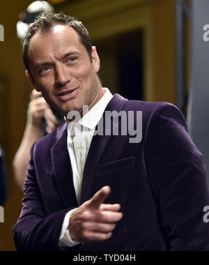 Schauspieler Jude Law besucht der Pionier des Jahres Abendessen im Caesars Palace während CinemaCon, die offizielle Konvention der Nationalen Vereinigung der Theater Inhaber, in Las Vegas, Nevada am 22. April 2015. Foto von David Becker/UPI Stockfoto